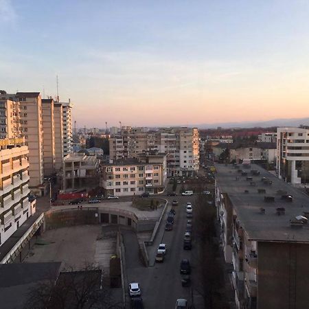 Appartamento Salonul Rosu Bacău Esterno foto