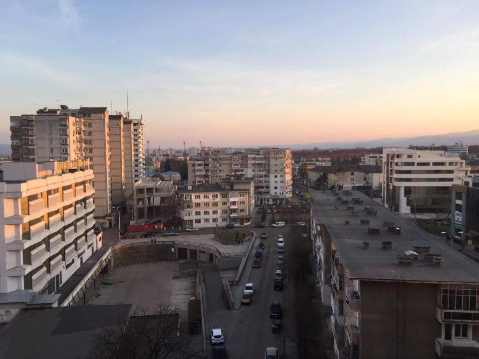 Appartamento Salonul Rosu Bacău Esterno foto