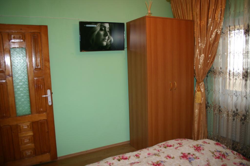 Appartamento Salonul Rosu Bacău Esterno foto