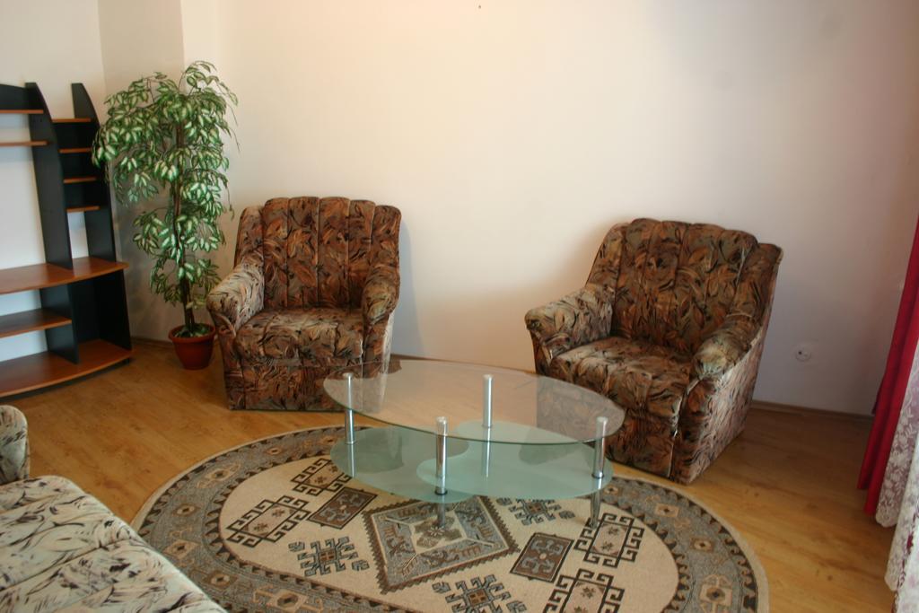 Appartamento Salonul Rosu Bacău Esterno foto