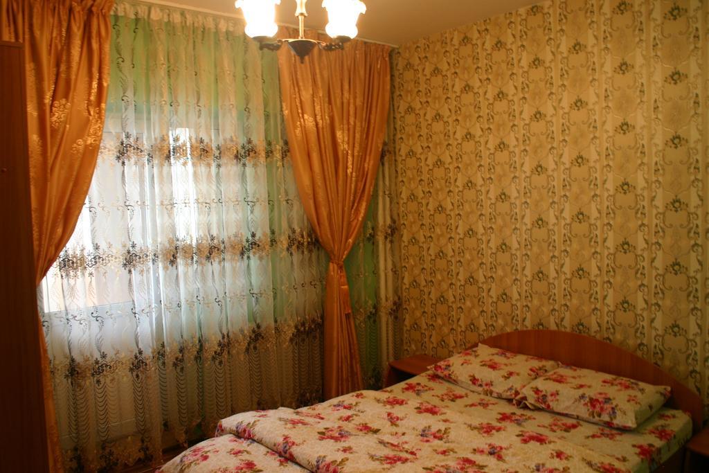 Appartamento Salonul Rosu Bacău Esterno foto