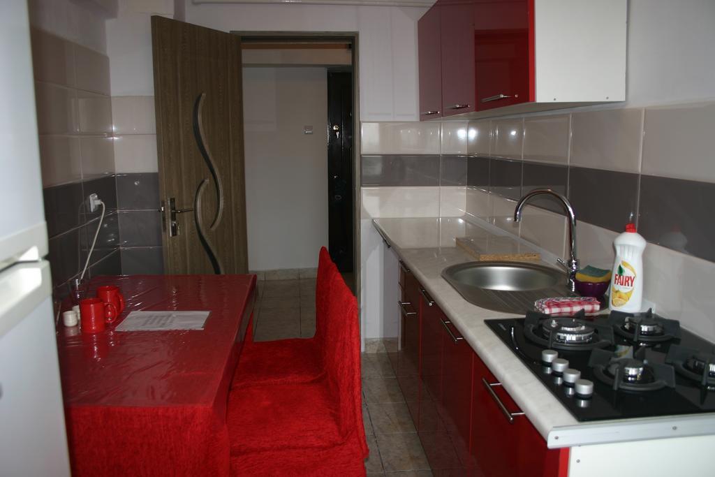 Appartamento Salonul Rosu Bacău Esterno foto