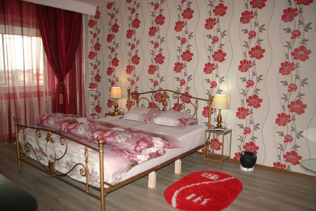 Appartamento Salonul Rosu Bacău Esterno foto