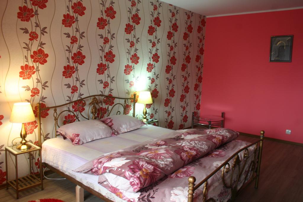 Appartamento Salonul Rosu Bacău Esterno foto