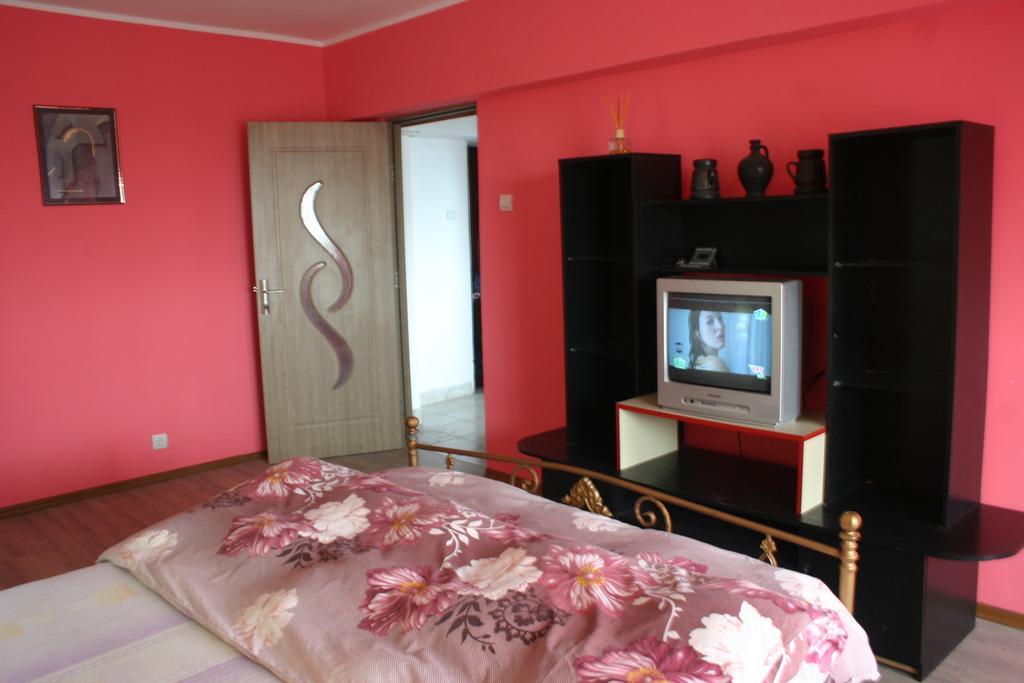 Appartamento Salonul Rosu Bacău Esterno foto