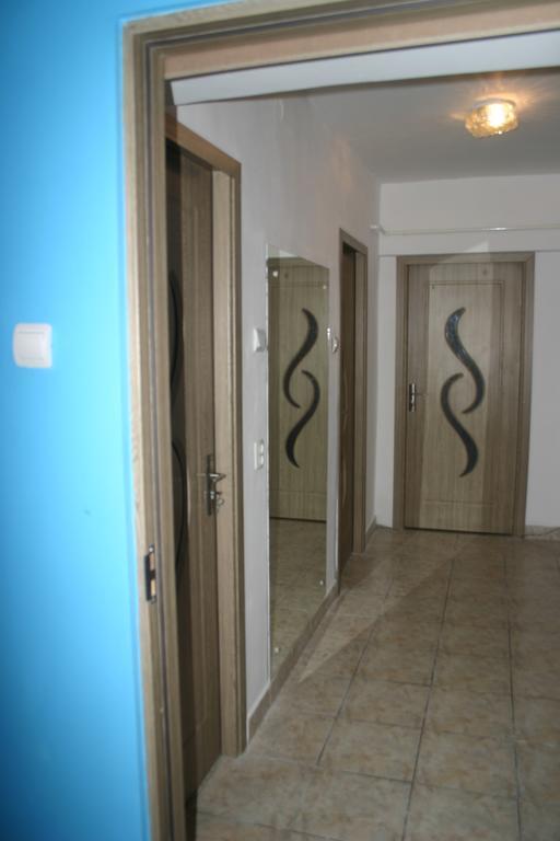 Appartamento Salonul Rosu Bacău Esterno foto