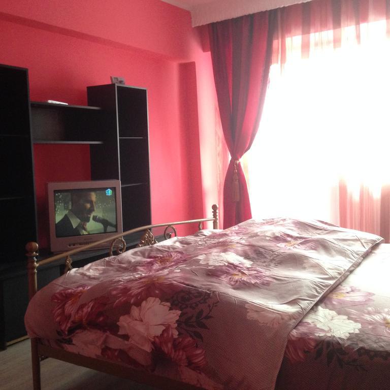 Appartamento Salonul Rosu Bacău Esterno foto