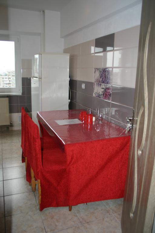 Appartamento Salonul Rosu Bacău Esterno foto